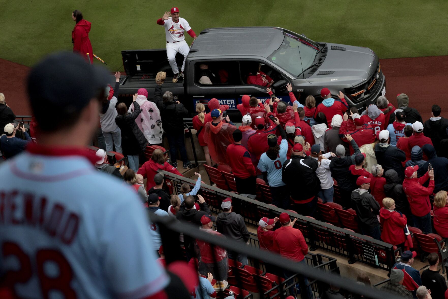 Fans rally for Cardinals' opening day